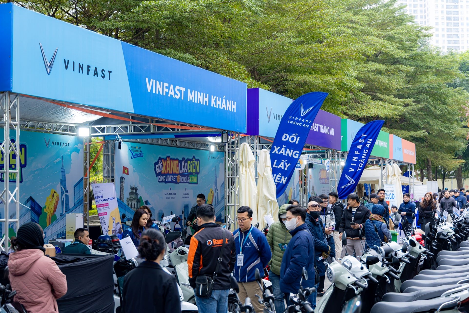Sôi động ngày hội đổi xăng lấy điện của Vinfast trên khắp 3 miền 