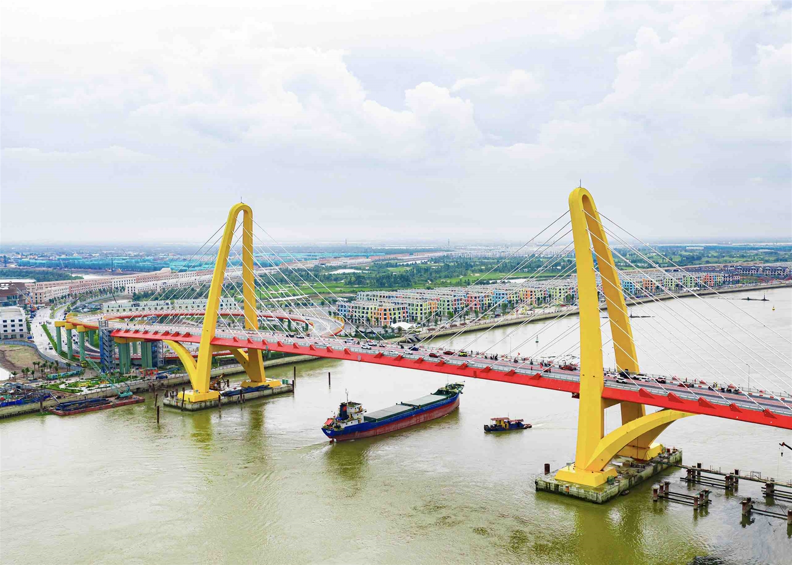 Vingroup thông xe Cầu Hoàng Gia - Biểu tượng phát triển mới phía Đông Bắc