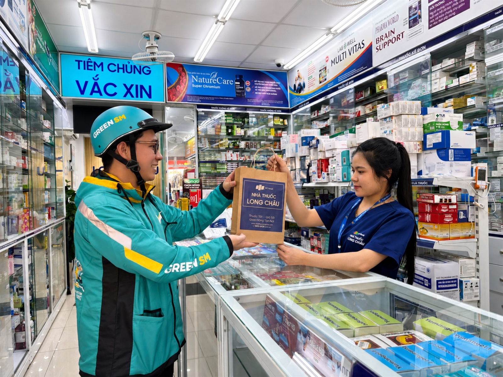  Green SM & Long Châu triển khai giao hàng bằng xe máy điện 