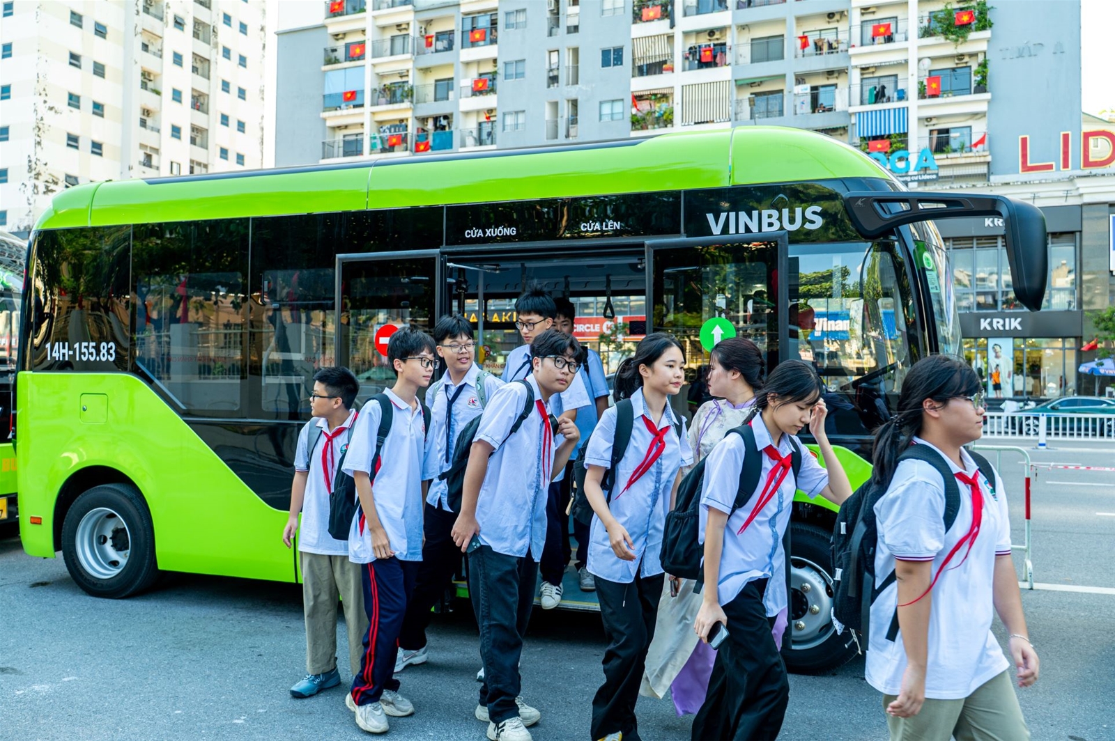 Quảng Ninh triển khai xe bus điện miễn phí đưa đón học sinh đến trường 