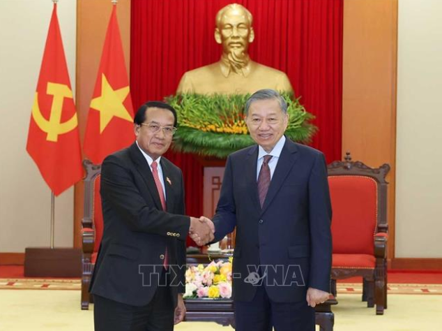 Ưu tiên cao nhất phát triển quan hệ Việt Nam - Lào